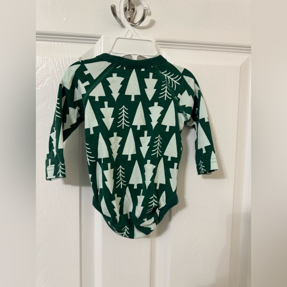 **NEW** 3-6 M Holiday Sets Bundle - Picture 3 of 4